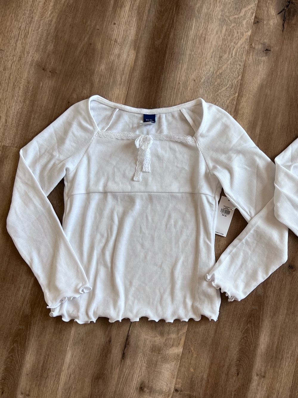 NWT Old Navy Girls XS White Ribbed Lettuce-Edge Top Blouse